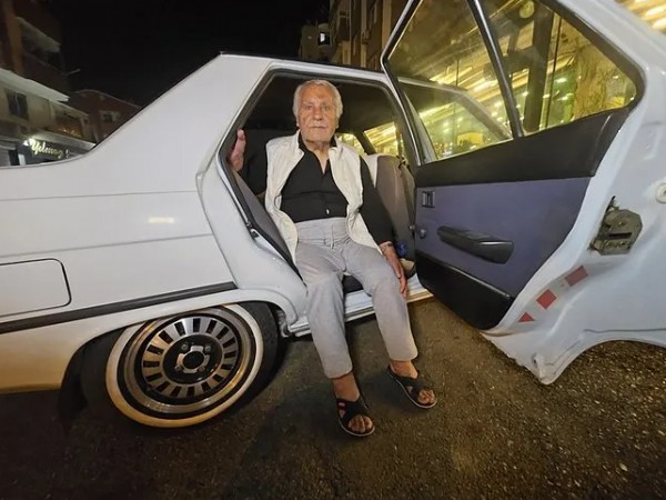 Eşini kaybettikten sonra bunalıma girdi: Yaşlı adam 5 yıldır otomobilde yaşıyor!